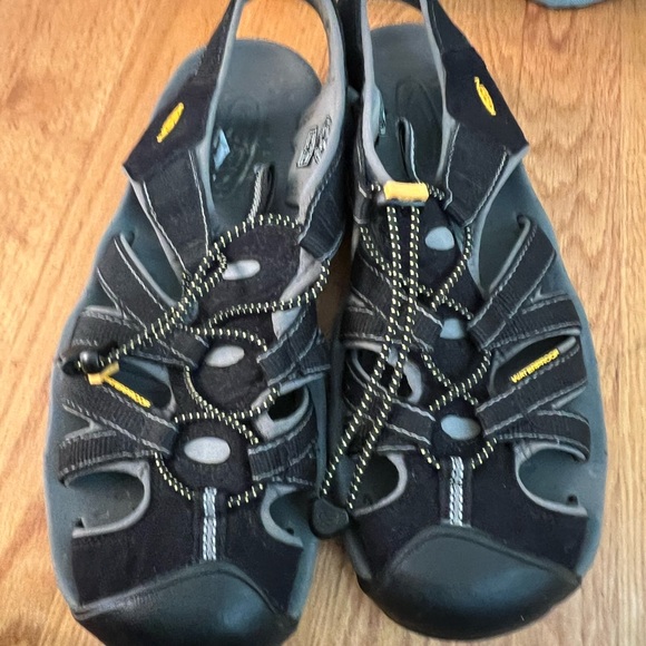 Black and Yellow keen Outdoor Sandals